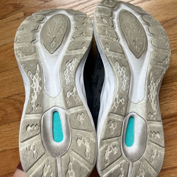 ASICS size 9 women’s black and gold running shoes - Picture 5 of 5